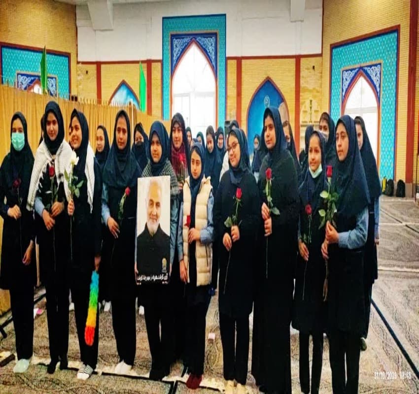 بازدید از گلزار شهدا به مناسبت هفته بسیج دانش آموزی